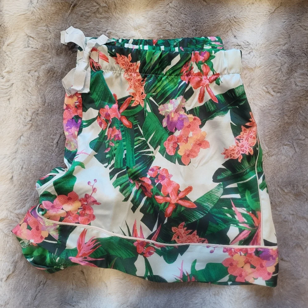 Victoria's Secret Floral Print Pajama Set - Picture 9 of 13